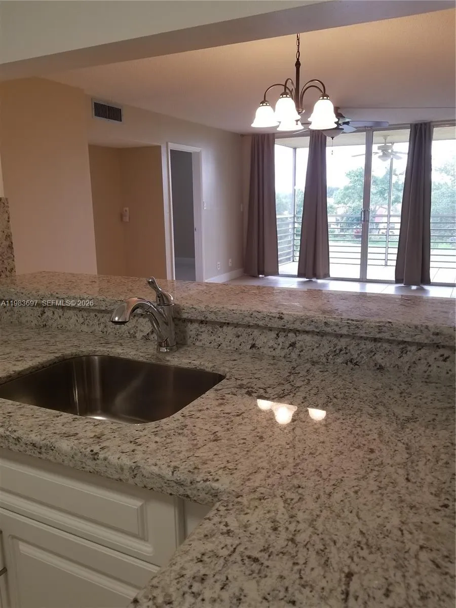 9520 Seagrape Dr 303, Davie, Florida 33324, Davie, Florida 33324, 2 Bedrooms Bedrooms, ,2 BathroomsBathrooms,Residential Lease,For Rent,9520 Seagrape Dr 303, Davie, Florida 33324,A11983697