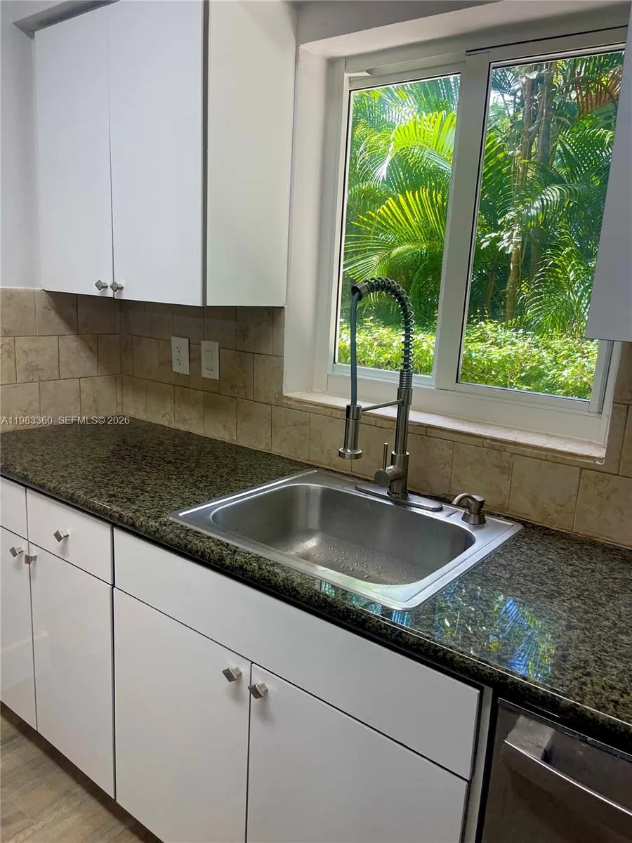 125 Edgewater Dr 1, Coral Gables, Florida 33133, Coral Gables, Florida 33133, 2 Bedrooms Bedrooms, ,1 BathroomBathrooms,Residential Lease,For Rent,125 Edgewater Dr 1, Coral Gables, Florida 33133,A11983360