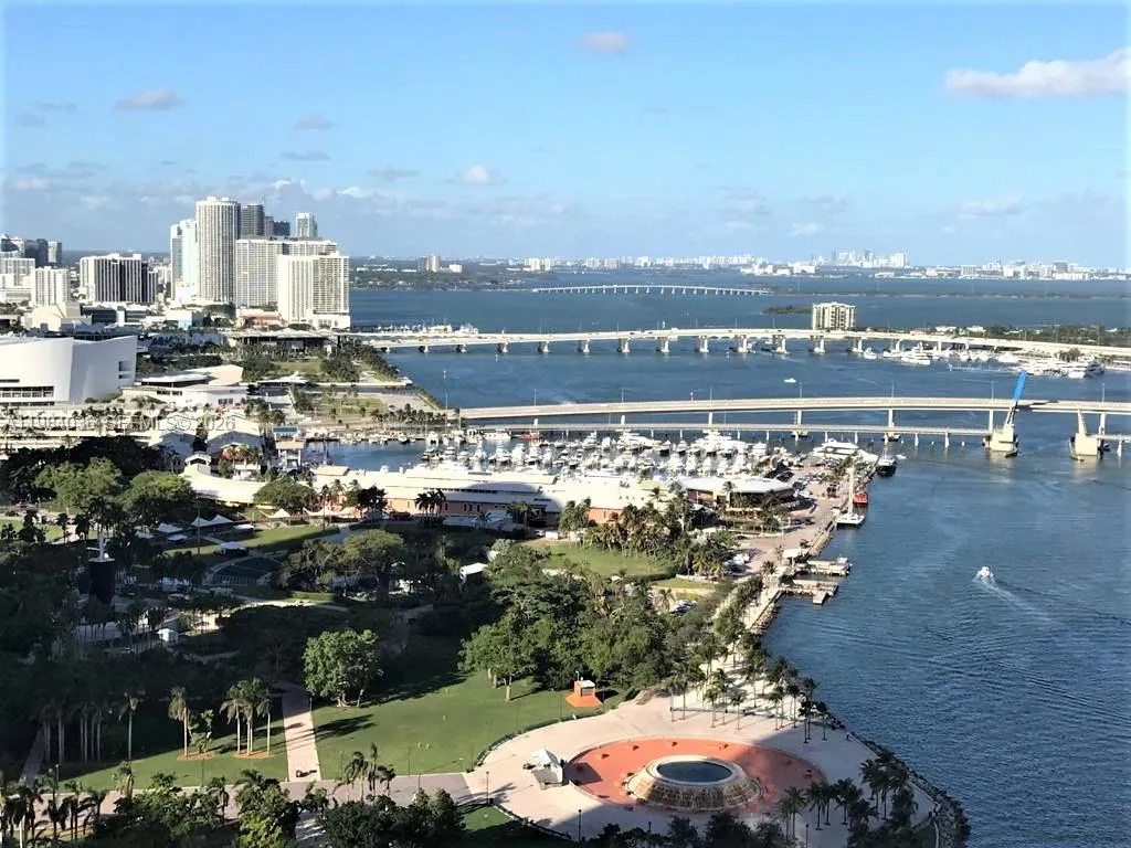 Miami, Florida 33131, 1 Bedroom Bedrooms, ,1 BathroomBathrooms,Residential,For Sale,A11984036