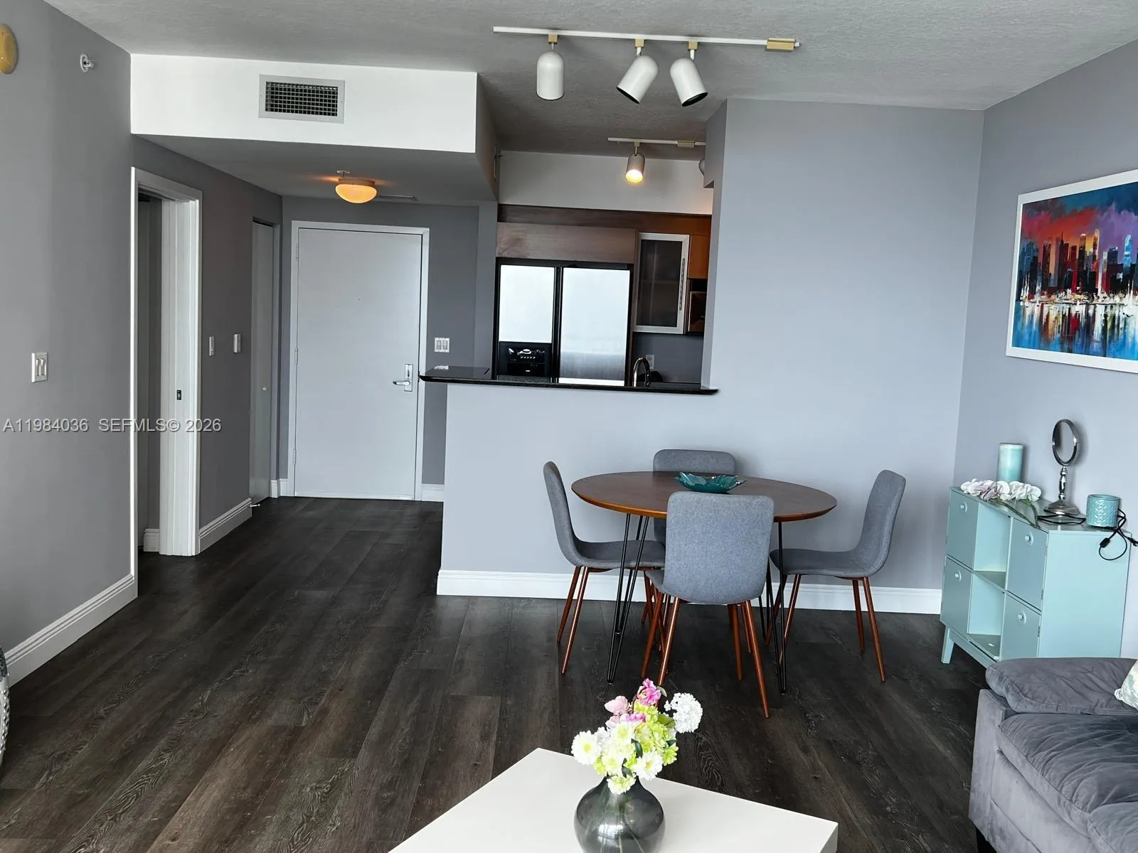 Miami, Florida 33131, 1 Bedroom Bedrooms, ,1 BathroomBathrooms,Residential,For Sale,A11984036