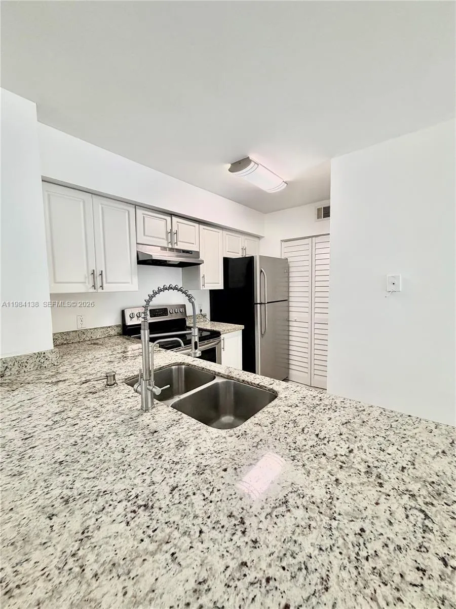 650 S Park Rd 25-5, Hollywood, Florida 33021, Hollywood, Florida 33021, 2 Bedrooms Bedrooms, ,2 BathroomsBathrooms,Residential Lease,For Rent,650 S Park Rd 25-5, Hollywood, Florida 33021,A11984138