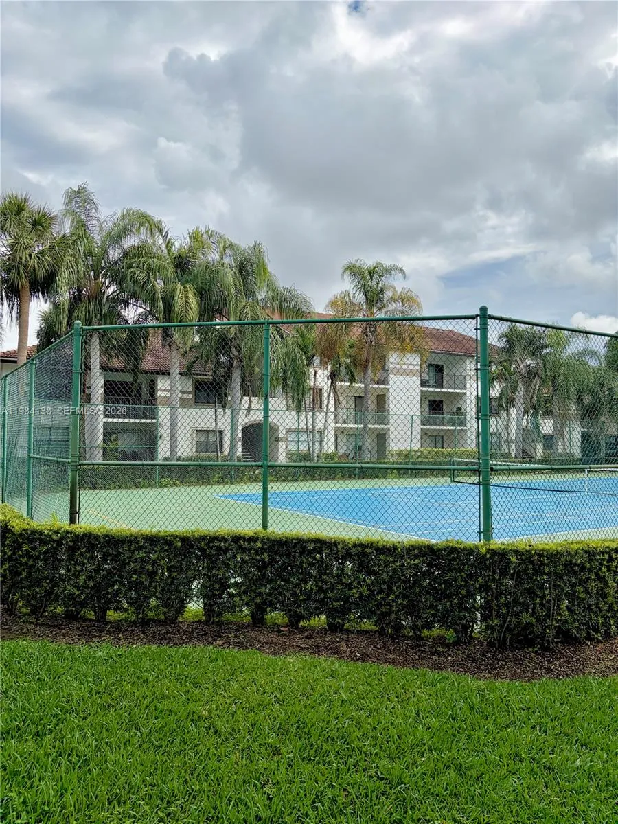 650 S Park Rd 25-5, Hollywood, Florida 33021, Hollywood, Florida 33021, 2 Bedrooms Bedrooms, ,2 BathroomsBathrooms,Residential Lease,For Rent,650 S Park Rd 25-5, Hollywood, Florida 33021,A11984138