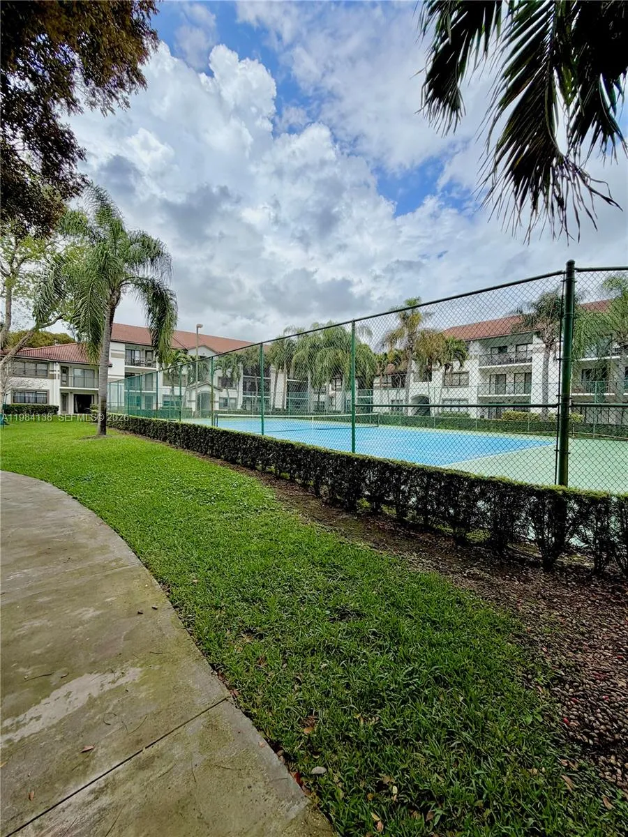 650 S Park Rd 25-5, Hollywood, Florida 33021, Hollywood, Florida 33021, 2 Bedrooms Bedrooms, ,2 BathroomsBathrooms,Residential Lease,For Rent,650 S Park Rd 25-5, Hollywood, Florida 33021,A11984138