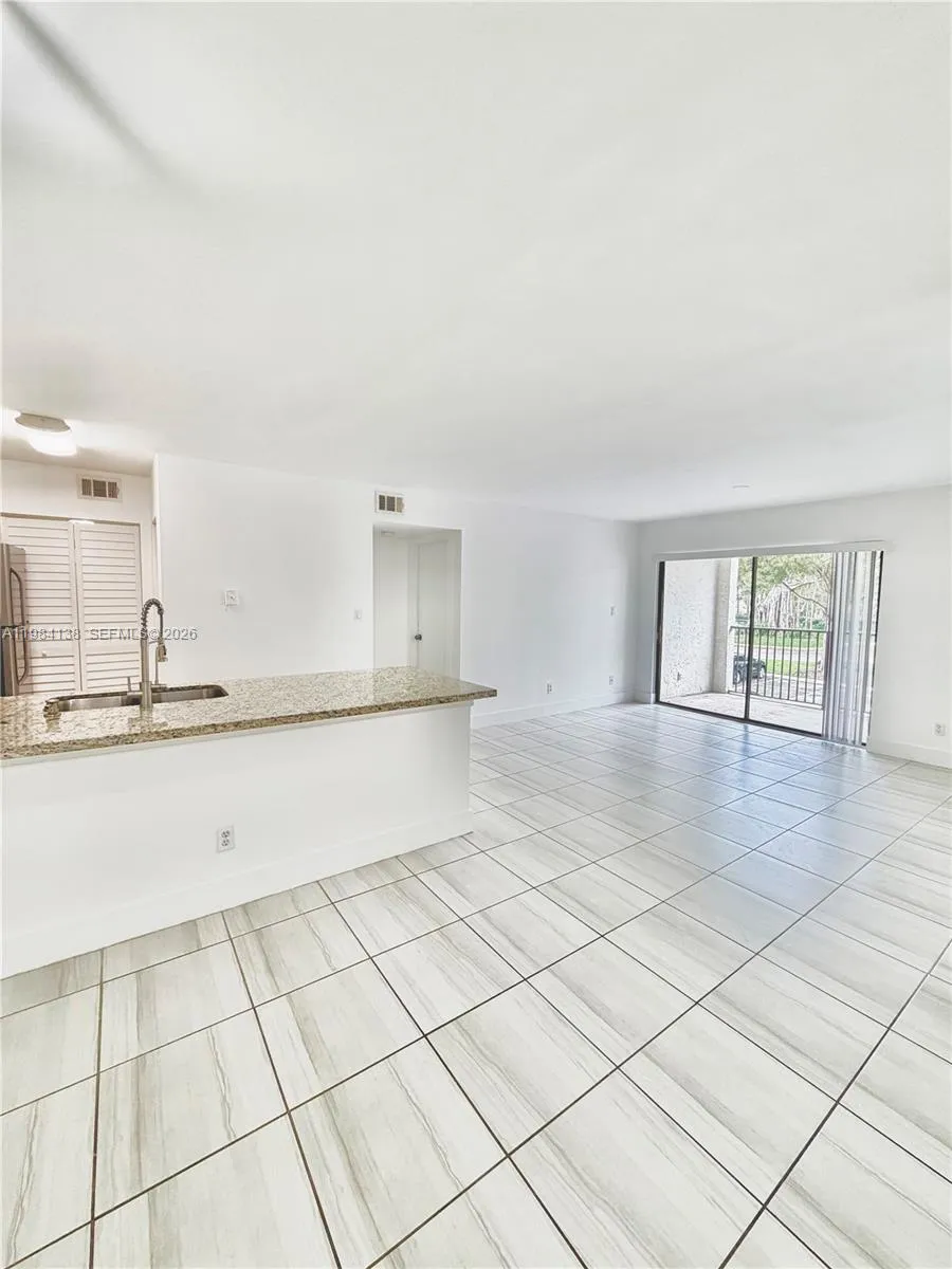 650 S Park Rd 25-5, Hollywood, Florida 33021, Hollywood, Florida 33021, 2 Bedrooms Bedrooms, ,2 BathroomsBathrooms,Residential Lease,For Rent,650 S Park Rd 25-5, Hollywood, Florida 33021,A11984138