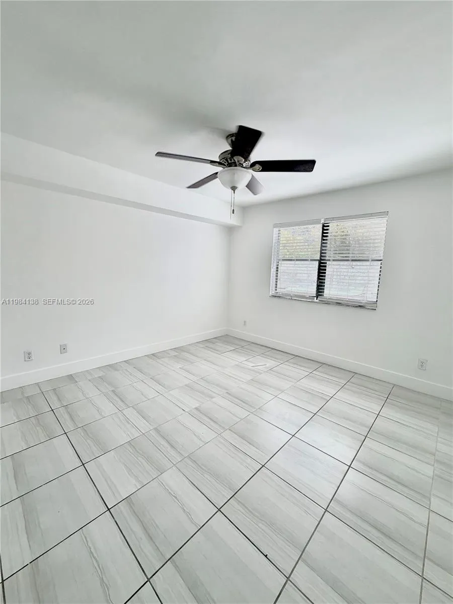 650 S Park Rd 25-5, Hollywood, Florida 33021, Hollywood, Florida 33021, 2 Bedrooms Bedrooms, ,2 BathroomsBathrooms,Residential Lease,For Rent,650 S Park Rd 25-5, Hollywood, Florida 33021,A11984138
