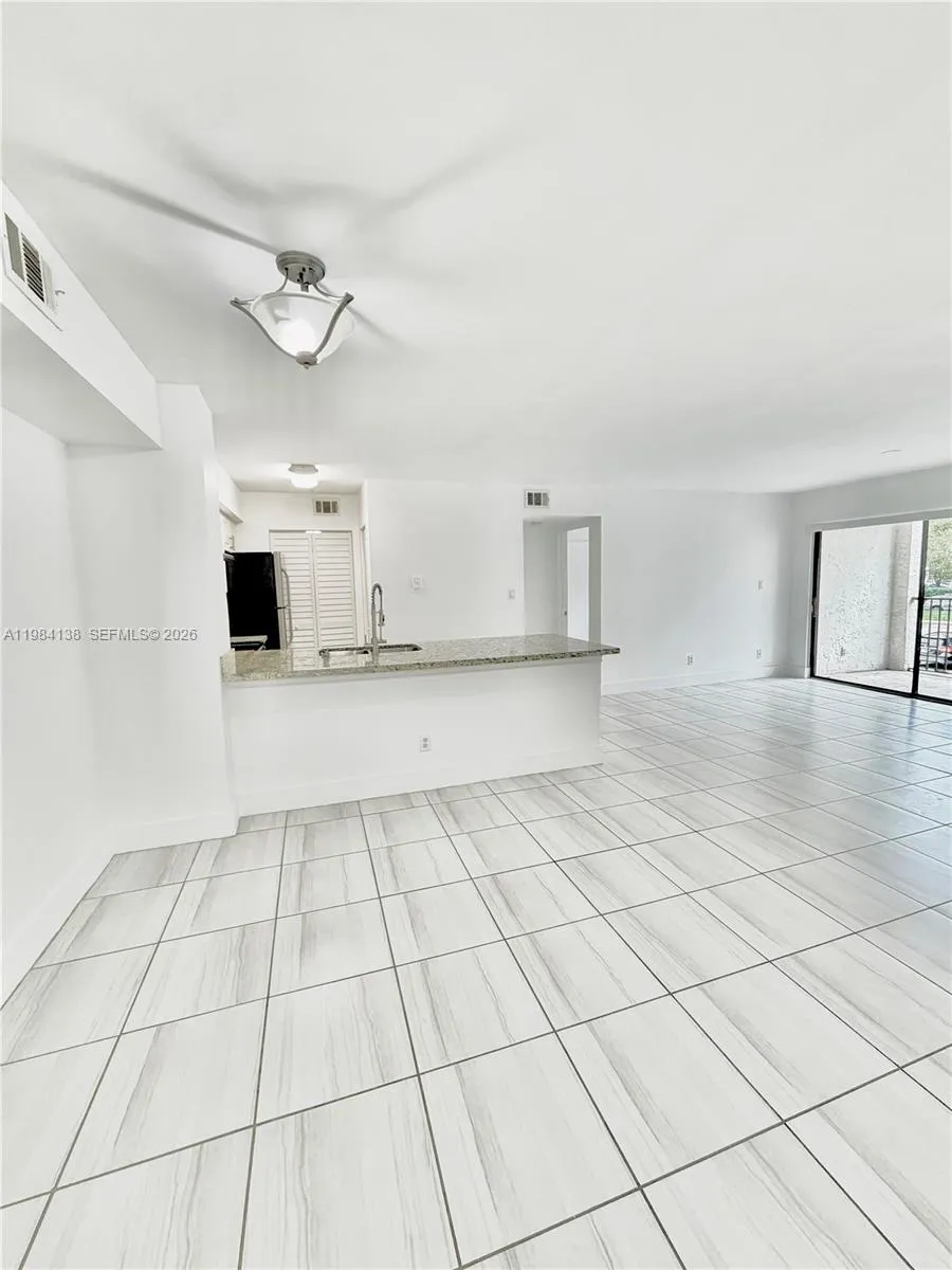 650 S Park Rd 25-5, Hollywood, Florida 33021, Hollywood, Florida 33021, 2 Bedrooms Bedrooms, ,2 BathroomsBathrooms,Residential Lease,For Rent,650 S Park Rd 25-5, Hollywood, Florida 33021,A11984138