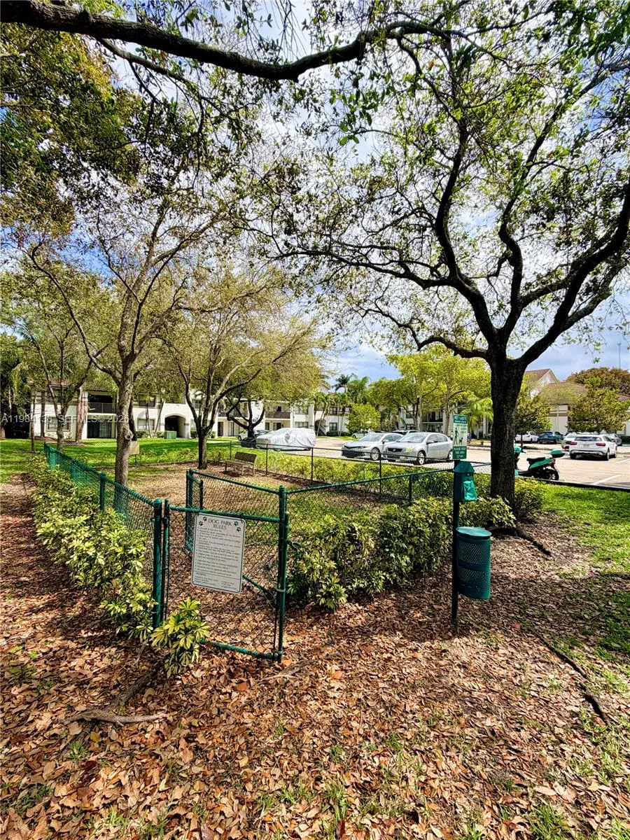 650 S Park Rd 25-5, Hollywood, Florida 33021, Hollywood, Florida 33021, 2 Bedrooms Bedrooms, ,2 BathroomsBathrooms,Residential Lease,For Rent,650 S Park Rd 25-5, Hollywood, Florida 33021,A11984138