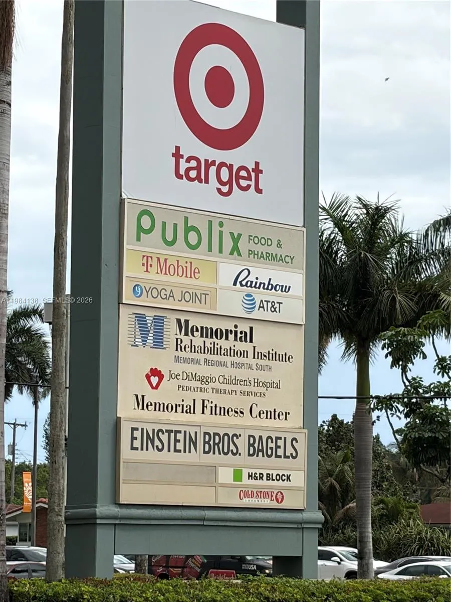 650 S Park Rd 25-5, Hollywood, Florida 33021, Hollywood, Florida 33021, 2 Bedrooms Bedrooms, ,2 BathroomsBathrooms,Residential Lease,For Rent,650 S Park Rd 25-5, Hollywood, Florida 33021,A11984138