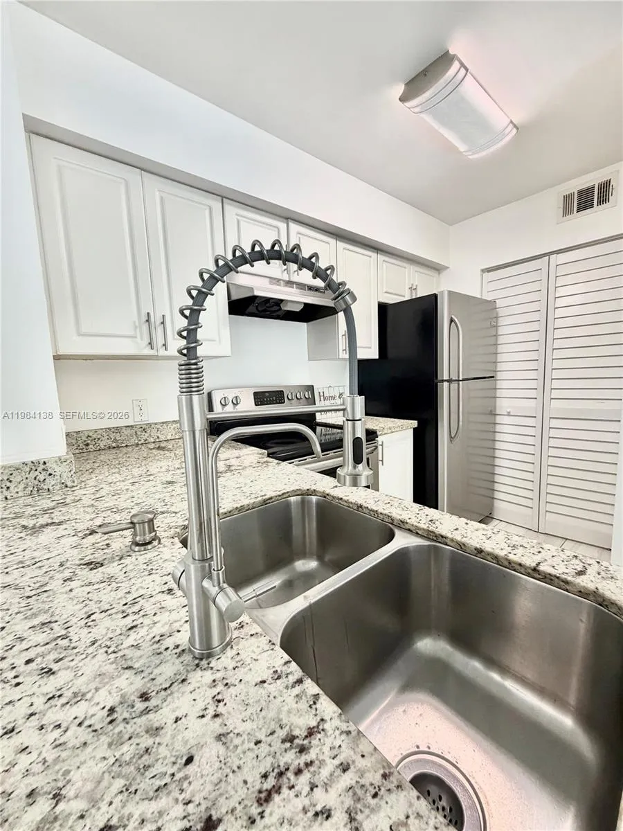 650 S Park Rd 25-5, Hollywood, Florida 33021, Hollywood, Florida 33021, 2 Bedrooms Bedrooms, ,2 BathroomsBathrooms,Residential Lease,For Rent,650 S Park Rd 25-5, Hollywood, Florida 33021,A11984138