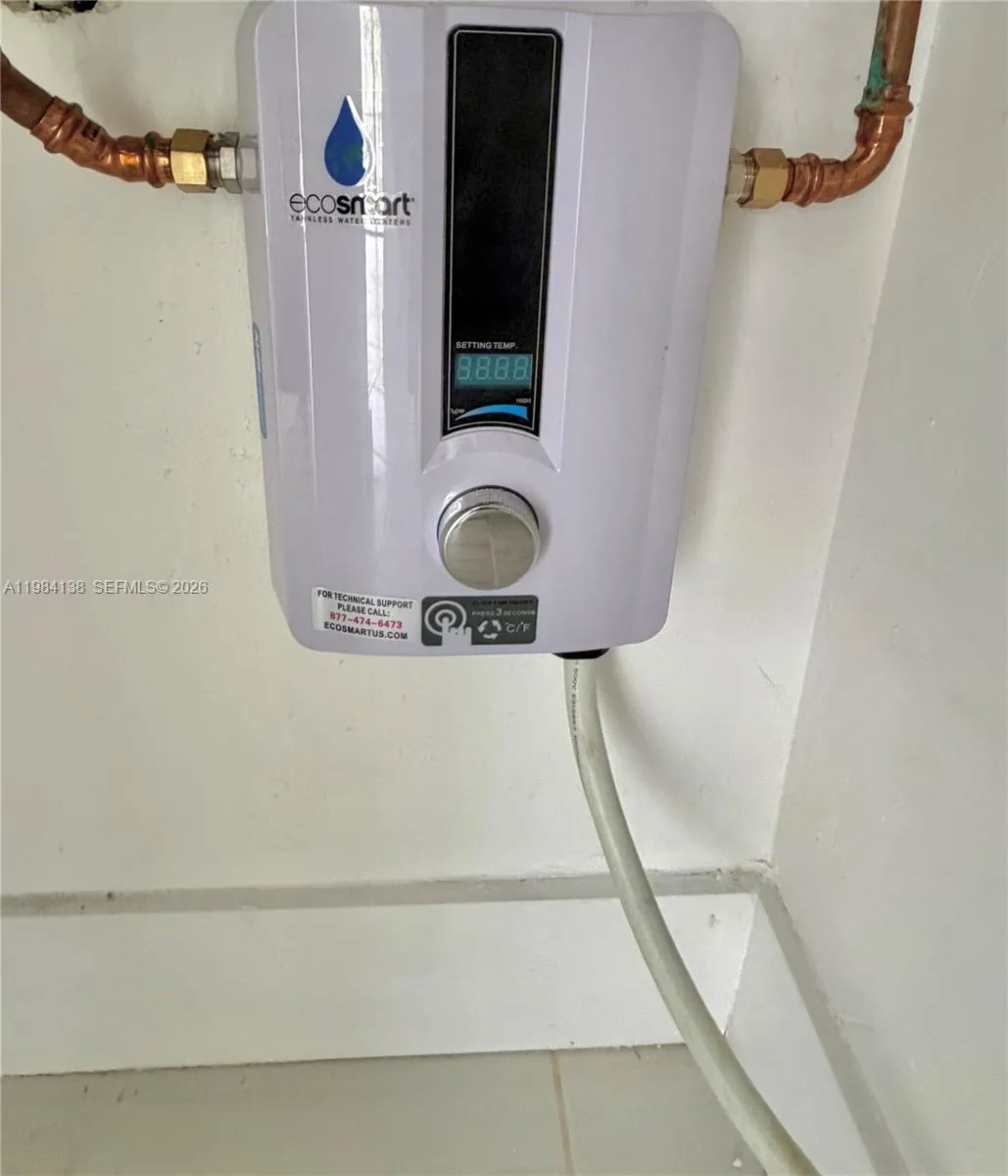 650 S Park Rd 25-5, Hollywood, Florida 33021, Hollywood, Florida 33021, 2 Bedrooms Bedrooms, ,2 BathroomsBathrooms,Residential Lease,For Rent,650 S Park Rd 25-5, Hollywood, Florida 33021,A11984138