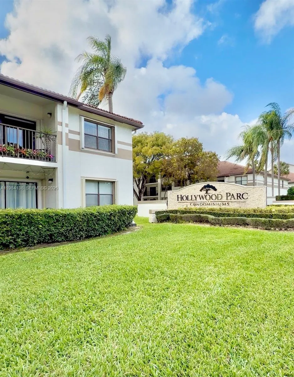 650 S Park Rd 25-5, Hollywood, Florida 33021, Hollywood, Florida 33021, 2 Bedrooms Bedrooms, ,2 BathroomsBathrooms,Residential Lease,For Rent,650 S Park Rd 25-5, Hollywood, Florida 33021,A11984138