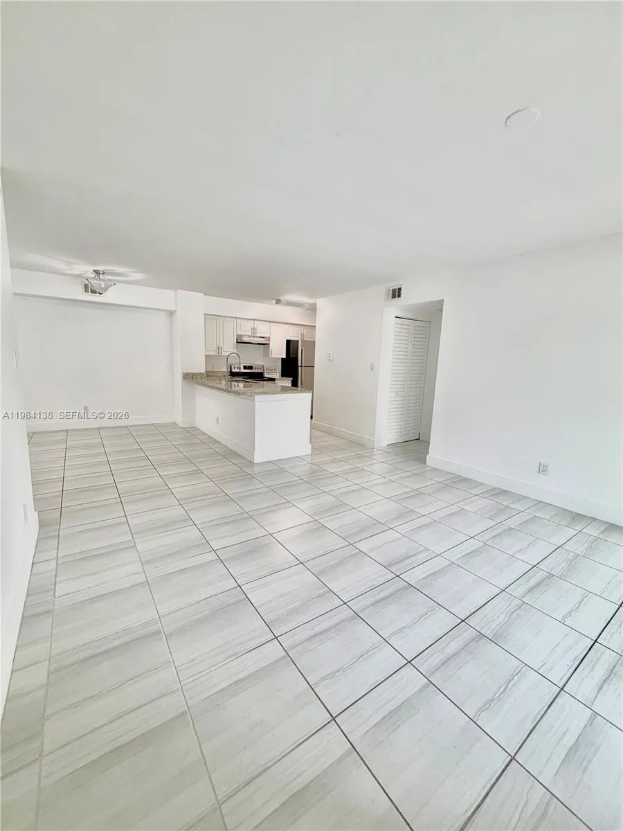 650 S Park Rd 25-5, Hollywood, Florida 33021, Hollywood, Florida 33021, 2 Bedrooms Bedrooms, ,2 BathroomsBathrooms,Residential Lease,For Rent,650 S Park Rd 25-5, Hollywood, Florida 33021,A11984138