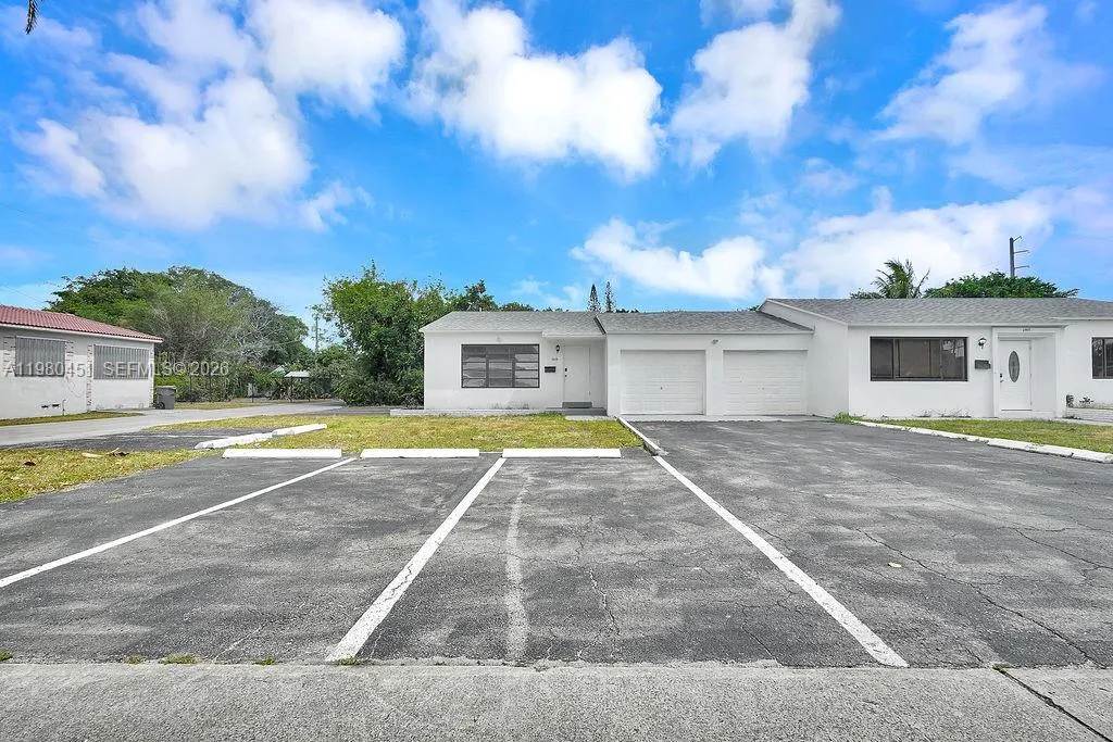 2419 Pierce St ., Hollywood, Florida 33020, Hollywood, Florida 33020, 1 Bedroom Bedrooms, ,1 BathroomBathrooms,Residential Lease,For Rent,2419 Pierce St ., Hollywood, Florida 33020,A11980451