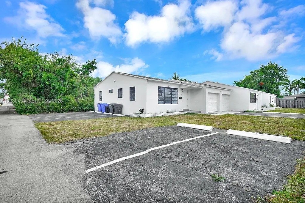 2419 Pierce St ., Hollywood, Florida 33020, Hollywood, Florida 33020, 1 Bedroom Bedrooms, ,1 BathroomBathrooms,Residential Lease,For Rent,2419 Pierce St ., Hollywood, Florida 33020,A11980451