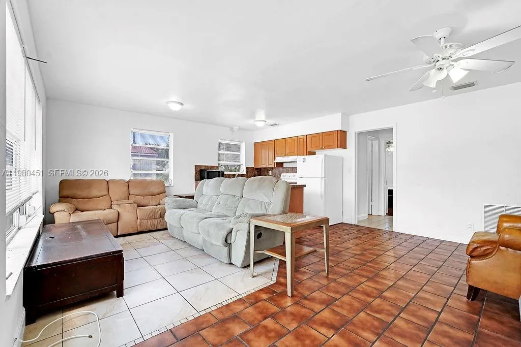 2419 Pierce St ., Hollywood, Florida 33020, Hollywood, Florida 33020, 1 Bedroom Bedrooms, ,1 BathroomBathrooms,Residential Lease,For Rent,2419 Pierce St ., Hollywood, Florida 33020,A11980451