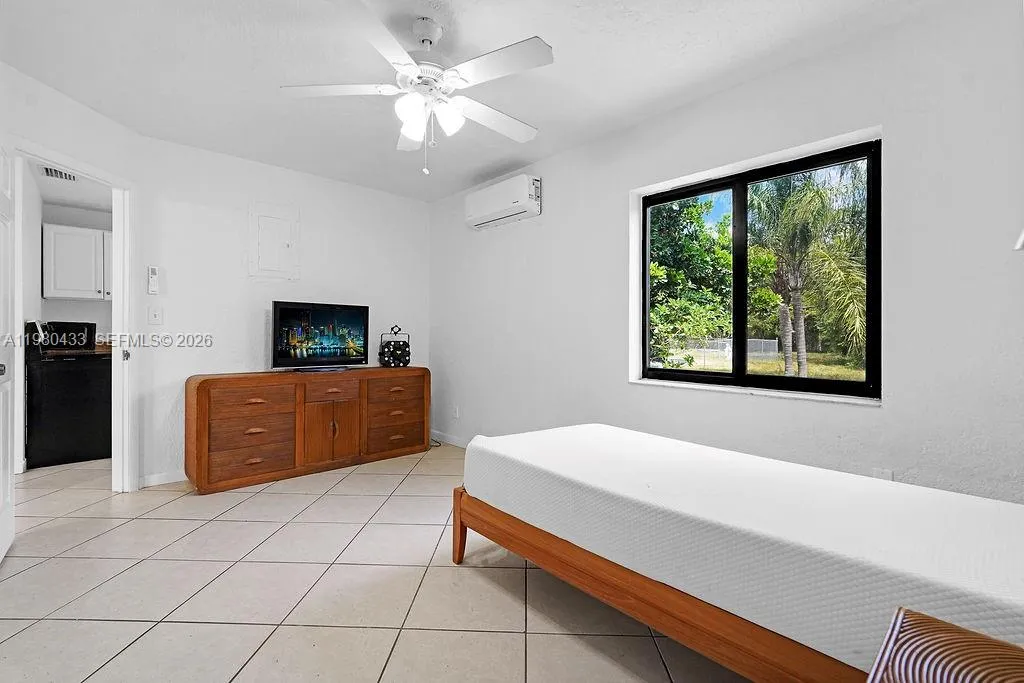 2415 Pierce St -, Hollywood, Florida 33020, Hollywood, Florida 33020, 1 Bedroom Bedrooms, ,1 BathroomBathrooms,Residential Lease,For Rent,2415 Pierce St -, Hollywood, Florida 33020,A11980433