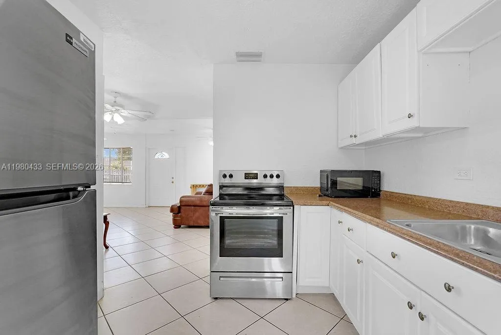 2415 Pierce St -, Hollywood, Florida 33020, Hollywood, Florida 33020, 1 Bedroom Bedrooms, ,1 BathroomBathrooms,Residential Lease,For Rent,2415 Pierce St -, Hollywood, Florida 33020,A11980433
