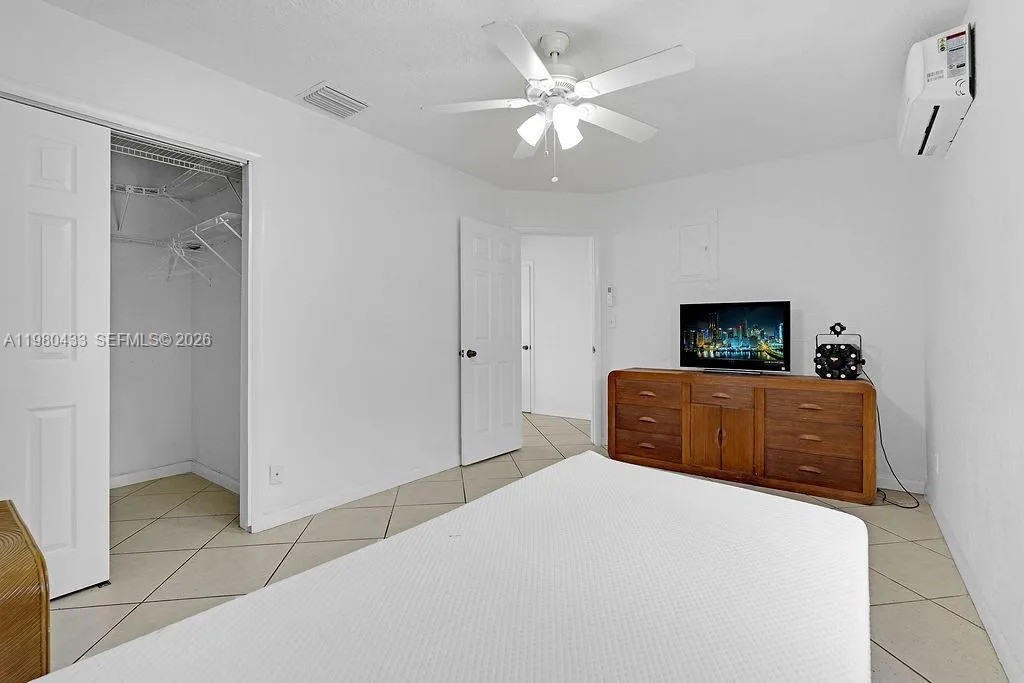 2415 Pierce St -, Hollywood, Florida 33020, Hollywood, Florida 33020, 1 Bedroom Bedrooms, ,1 BathroomBathrooms,Residential Lease,For Rent,2415 Pierce St -, Hollywood, Florida 33020,A11980433