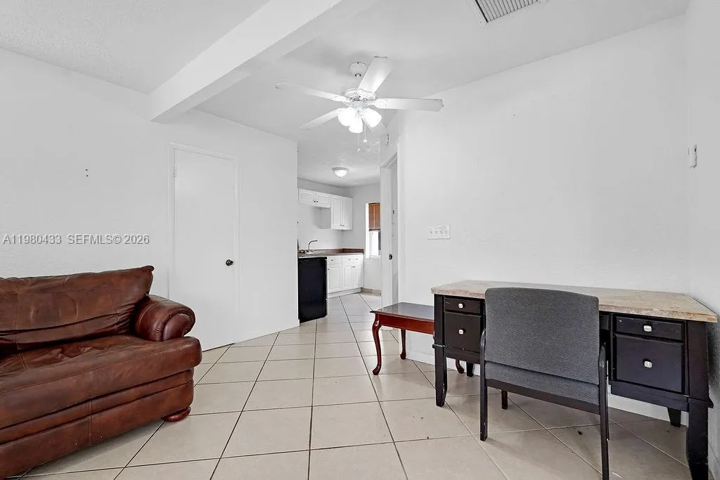 2415 Pierce St -, Hollywood, Florida 33020, Hollywood, Florida 33020, 1 Bedroom Bedrooms, ,1 BathroomBathrooms,Residential Lease,For Rent,2415 Pierce St -, Hollywood, Florida 33020,A11980433