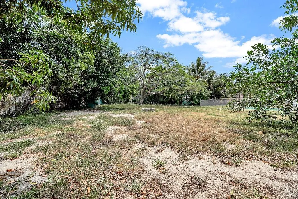 2415 Pierce St -, Hollywood, Florida 33020, Hollywood, Florida 33020, 1 Bedroom Bedrooms, ,1 BathroomBathrooms,Residential Lease,For Rent,2415 Pierce St -, Hollywood, Florida 33020,A11980433