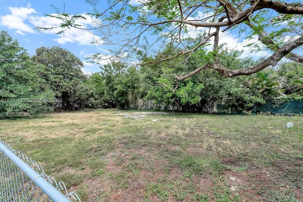 2415 Pierce St -, Hollywood, Florida 33020, Hollywood, Florida 33020, 1 Bedroom Bedrooms, ,1 BathroomBathrooms,Residential Lease,For Rent,2415 Pierce St -, Hollywood, Florida 33020,A11980433