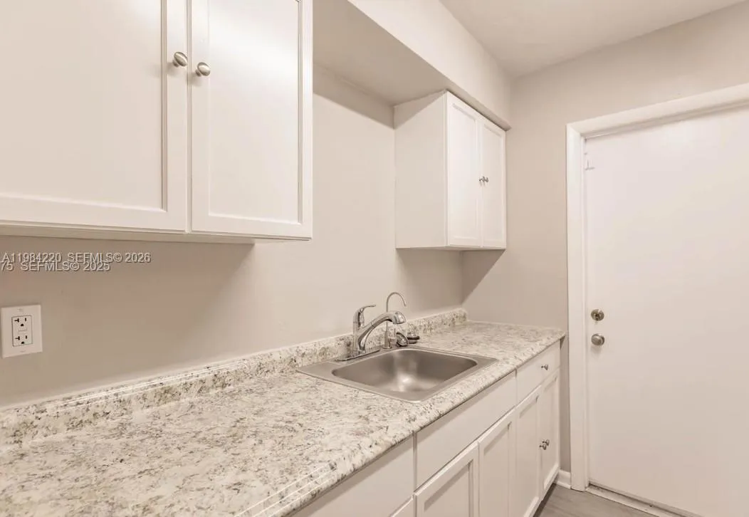 1816 Mckinley St 10, Hollywood, Florida 33020, Hollywood, Florida 33020, 1 Bedroom Bedrooms, ,1 BathroomBathrooms,Residential Lease,For Rent,1816 Mckinley St 10, Hollywood, Florida 33020,A11984220