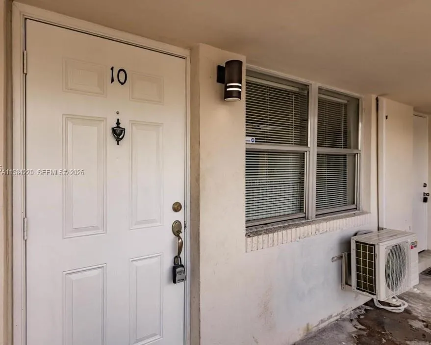 1816 Mckinley St 10, Hollywood, Florida 33020, Hollywood, Florida 33020, 1 Bedroom Bedrooms, ,1 BathroomBathrooms,Residential Lease,For Rent,1816 Mckinley St 10, Hollywood, Florida 33020,A11984220