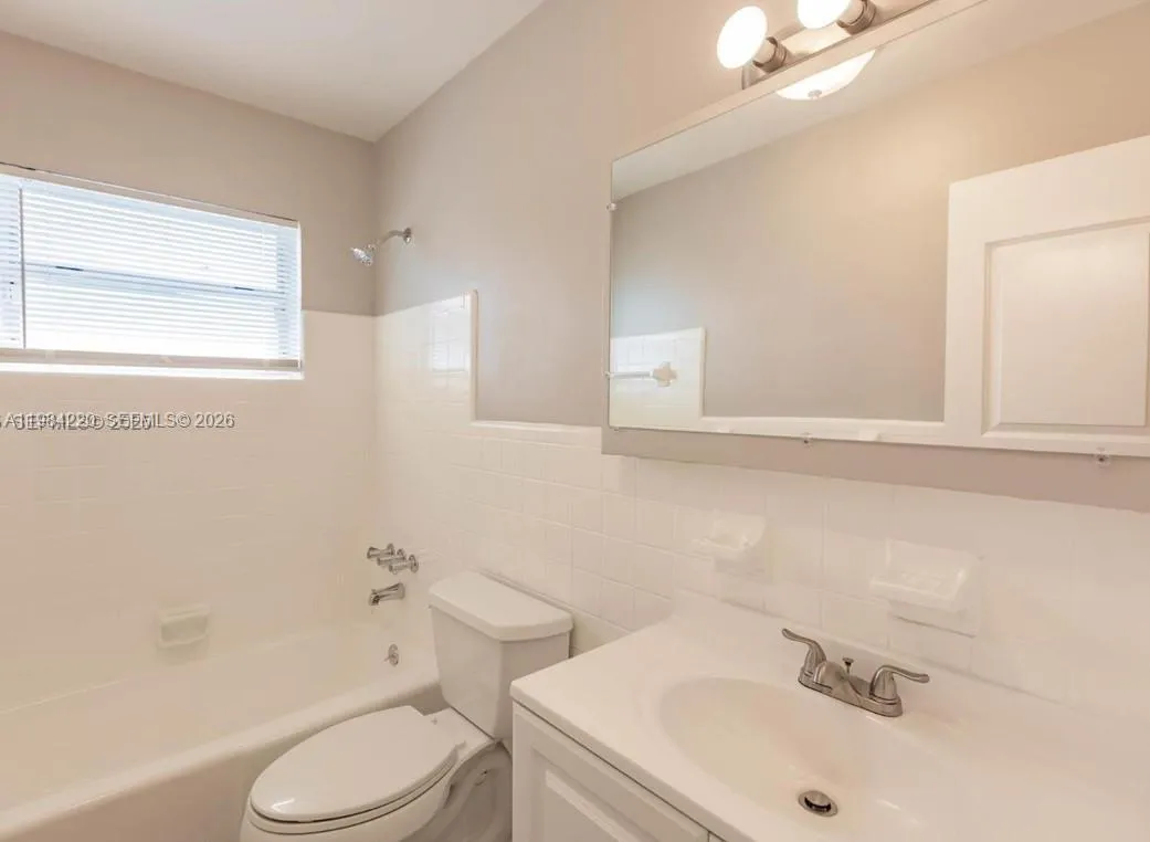 1816 Mckinley St 10, Hollywood, Florida 33020, Hollywood, Florida 33020, 1 Bedroom Bedrooms, ,1 BathroomBathrooms,Residential Lease,For Rent,1816 Mckinley St 10, Hollywood, Florida 33020,A11984220