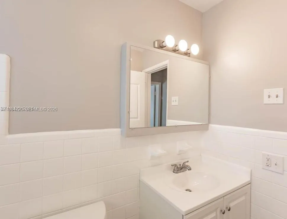 1816 Mckinley St 10, Hollywood, Florida 33020, Hollywood, Florida 33020, 1 Bedroom Bedrooms, ,1 BathroomBathrooms,Residential Lease,For Rent,1816 Mckinley St 10, Hollywood, Florida 33020,A11984220