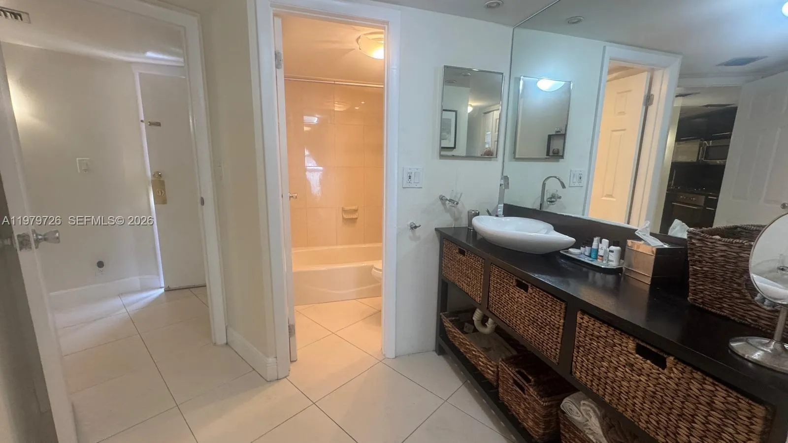 3301 N Country Club Dr 211, Aventura, Florida 3318, Aventura, Florida 33180, 2 Bedrooms Bedrooms, ,2 BathroomsBathrooms,Residential Lease,For Rent,3301 N Country Club Dr 211, Aventura, Florida 3318,A11979726