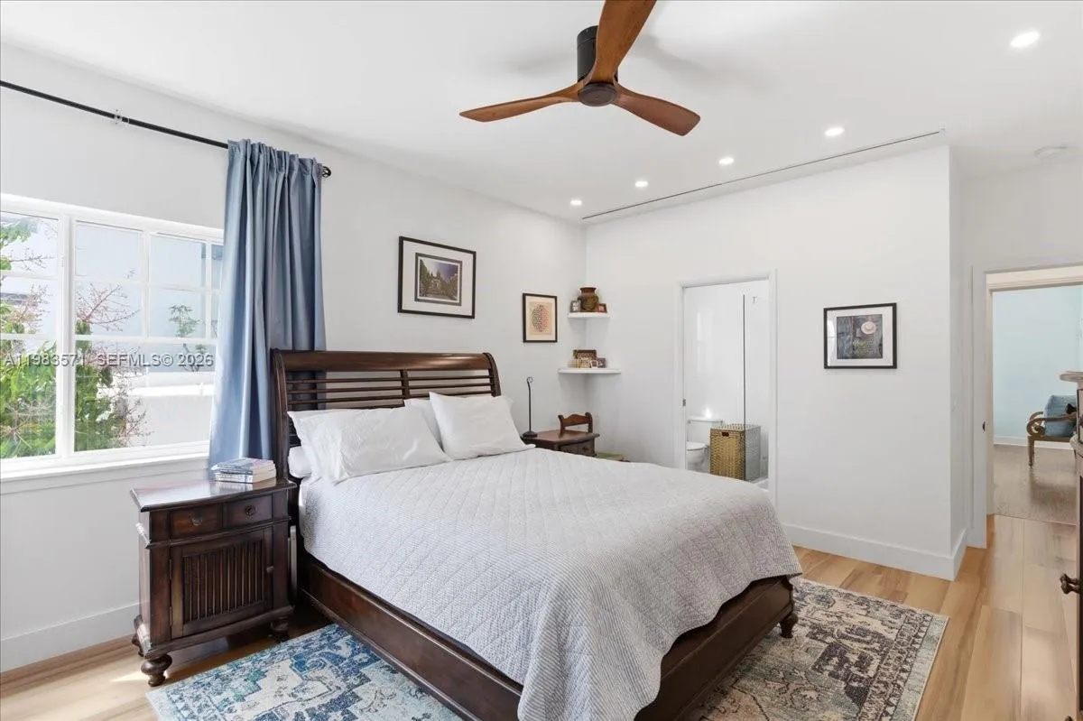2463 Pine Tree Dr Ph, Miami Beach, Florida 33140, Miami Beach, Florida 33140, 2 Bedrooms Bedrooms, ,2 BathroomsBathrooms,Residential,For Sale,2463 Pine Tree Dr Ph, Miami Beach, Florida 33140,A11983571