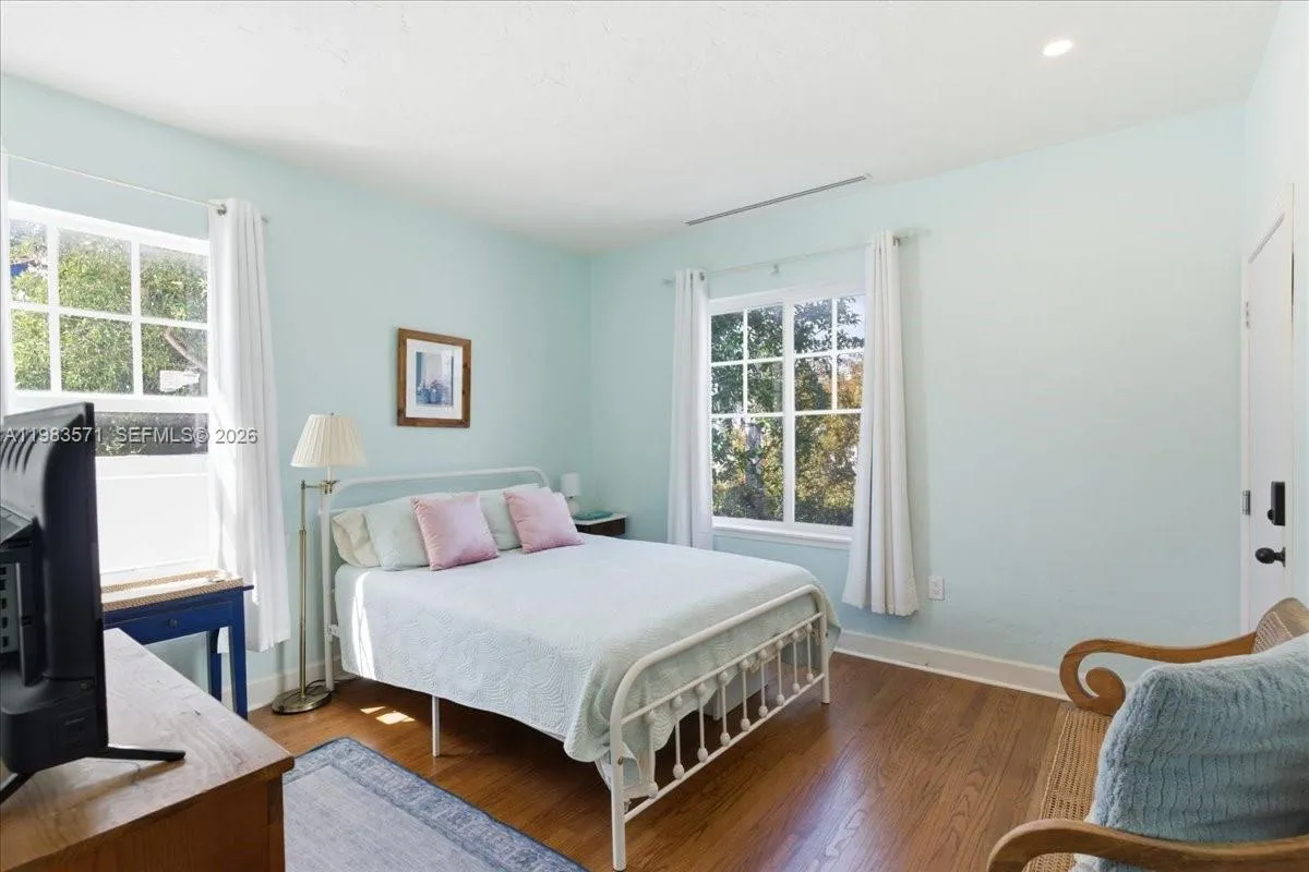 2463 Pine Tree Dr Ph, Miami Beach, Florida 33140, Miami Beach, Florida 33140, 2 Bedrooms Bedrooms, ,2 BathroomsBathrooms,Residential,For Sale,2463 Pine Tree Dr Ph, Miami Beach, Florida 33140,A11983571