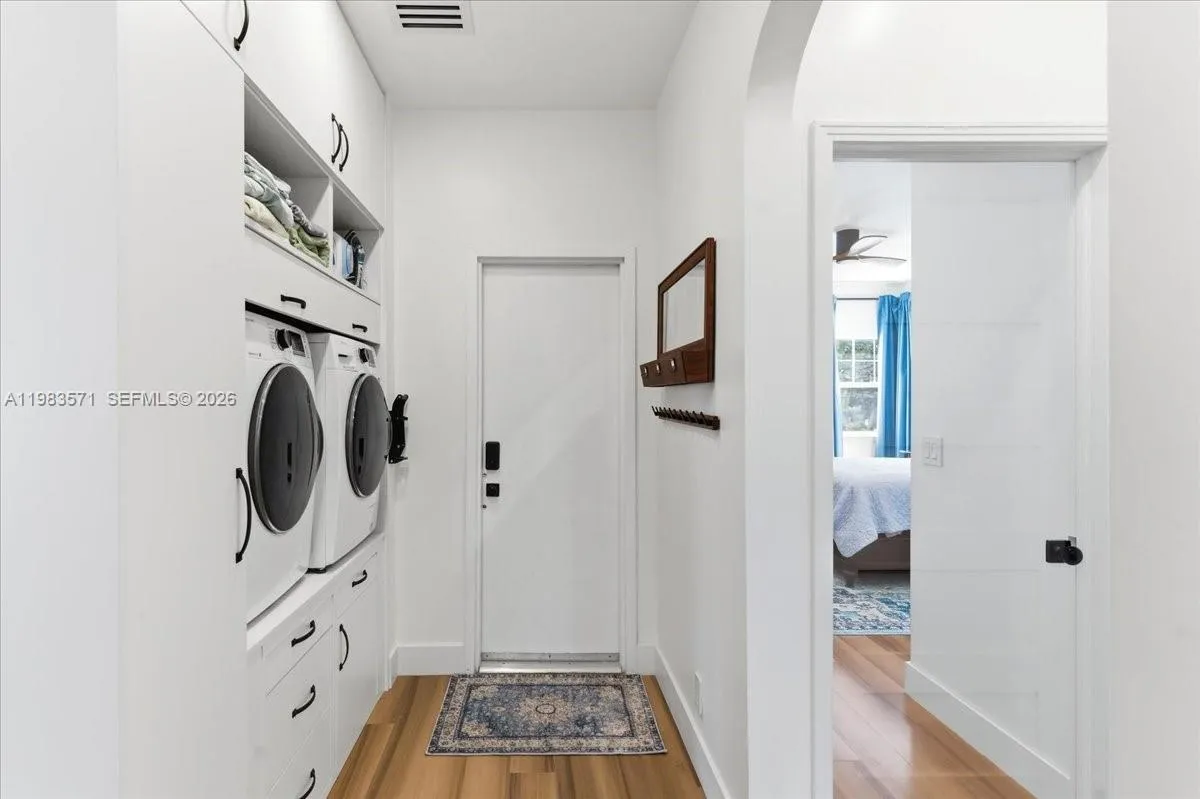 2463 Pine Tree Dr Ph, Miami Beach, Florida 33140, Miami Beach, Florida 33140, 2 Bedrooms Bedrooms, ,2 BathroomsBathrooms,Residential,For Sale,2463 Pine Tree Dr Ph, Miami Beach, Florida 33140,A11983571