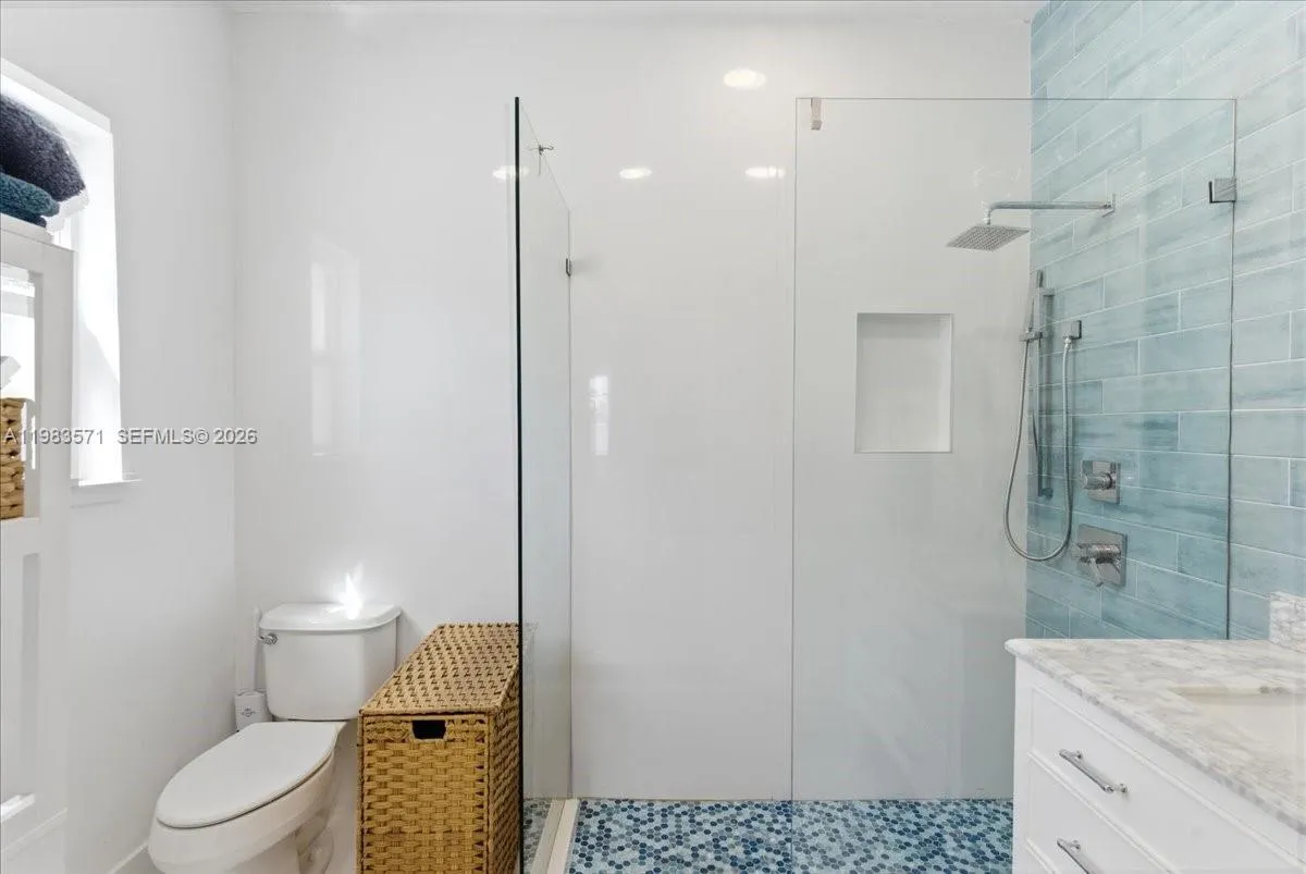 2463 Pine Tree Dr Ph, Miami Beach, Florida 33140, Miami Beach, Florida 33140, 2 Bedrooms Bedrooms, ,2 BathroomsBathrooms,Residential,For Sale,2463 Pine Tree Dr Ph, Miami Beach, Florida 33140,A11983571