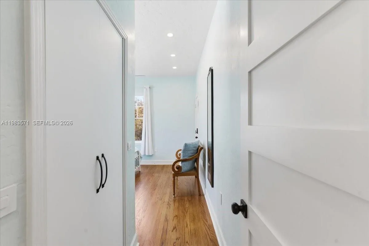 2463 Pine Tree Dr Ph, Miami Beach, Florida 33140, Miami Beach, Florida 33140, 2 Bedrooms Bedrooms, ,2 BathroomsBathrooms,Residential,For Sale,2463 Pine Tree Dr Ph, Miami Beach, Florida 33140,A11983571
