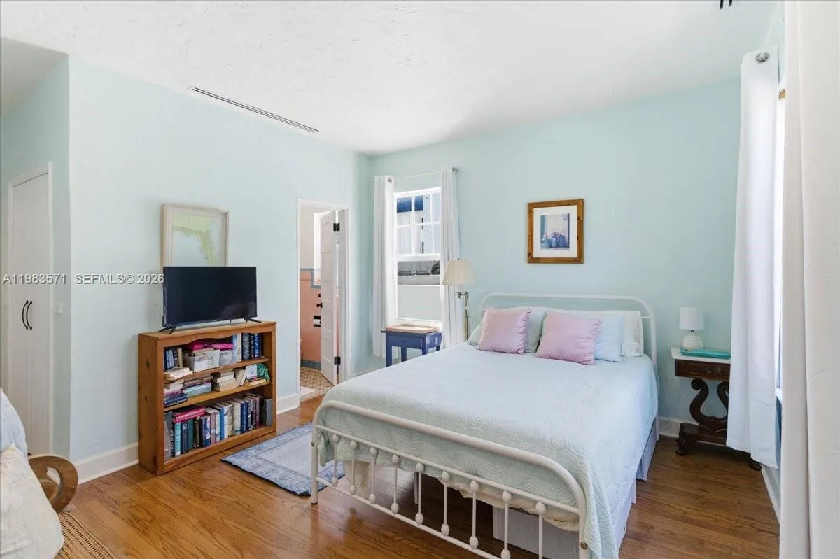 2463 Pine Tree Dr Ph, Miami Beach, Florida 33140, Miami Beach, Florida 33140, 2 Bedrooms Bedrooms, ,2 BathroomsBathrooms,Residential,For Sale,2463 Pine Tree Dr Ph, Miami Beach, Florida 33140,A11983571