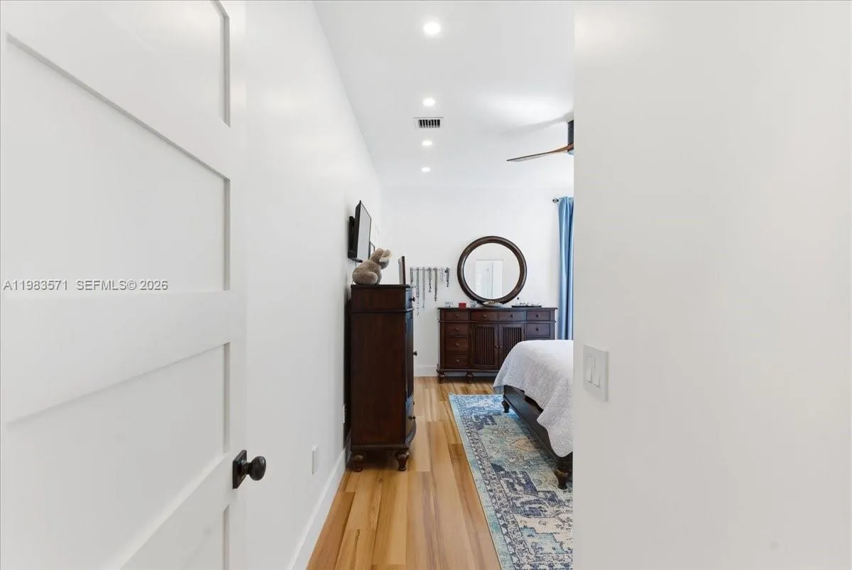 2463 Pine Tree Dr Ph, Miami Beach, Florida 33140, Miami Beach, Florida 33140, 2 Bedrooms Bedrooms, ,2 BathroomsBathrooms,Residential,For Sale,2463 Pine Tree Dr Ph, Miami Beach, Florida 33140,A11983571