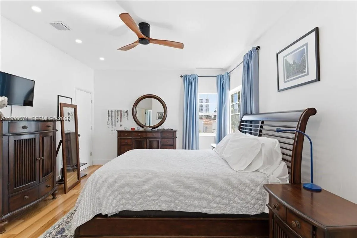 2463 Pine Tree Dr Ph, Miami Beach, Florida 33140, Miami Beach, Florida 33140, 2 Bedrooms Bedrooms, ,2 BathroomsBathrooms,Residential,For Sale,2463 Pine Tree Dr Ph, Miami Beach, Florida 33140,A11983571