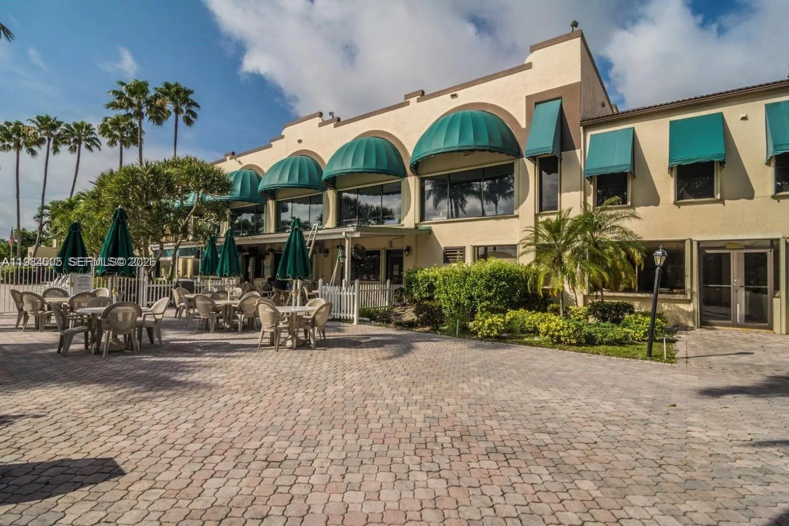 CLUB HOUSE