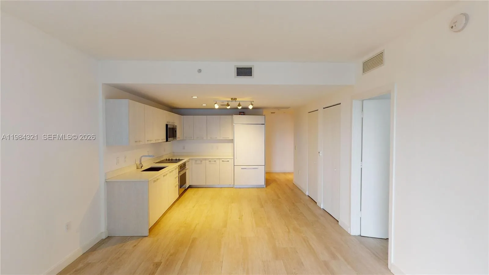 55 Sw 9th St 2010, Miami, Florida 33130, Miami, Florida 33130, 1 Bedroom Bedrooms, ,1 BathroomBathrooms,Residential Lease,For Rent,55 Sw 9th St 2010, Miami, Florida 33130,A11984321
