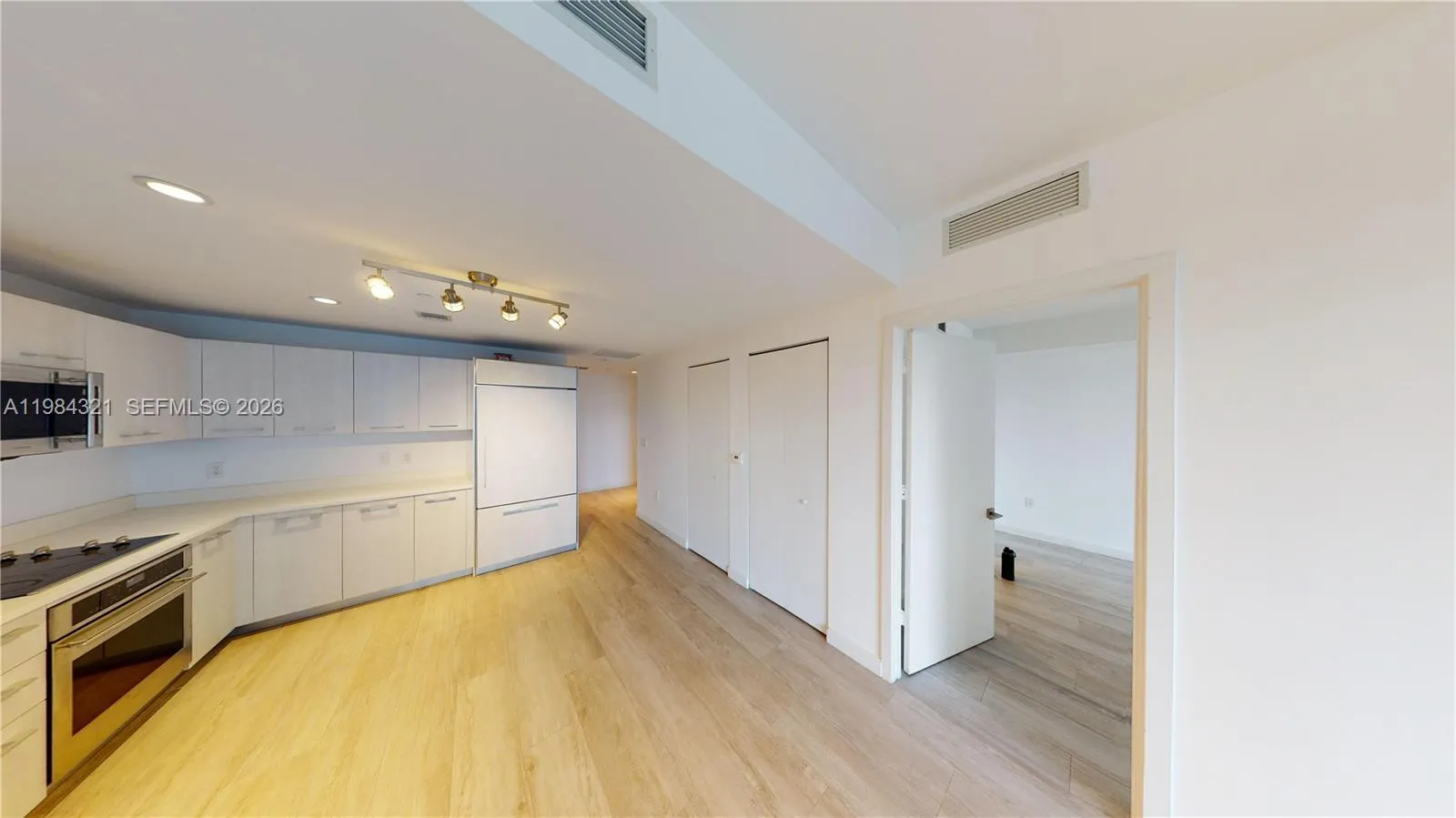 55 Sw 9th St 2010, Miami, Florida 33130, Miami, Florida 33130, 1 Bedroom Bedrooms, ,1 BathroomBathrooms,Residential Lease,For Rent,55 Sw 9th St 2010, Miami, Florida 33130,A11984321