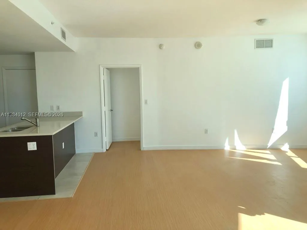 1900 N Bayshore Dr 1619, Miami, Florida 33132, Miami, Florida 33132, 1 Bedroom Bedrooms, ,1 BathroomBathrooms,Residential Lease,For Rent,1900 N Bayshore Dr 1619, Miami, Florida 33132,A11984012