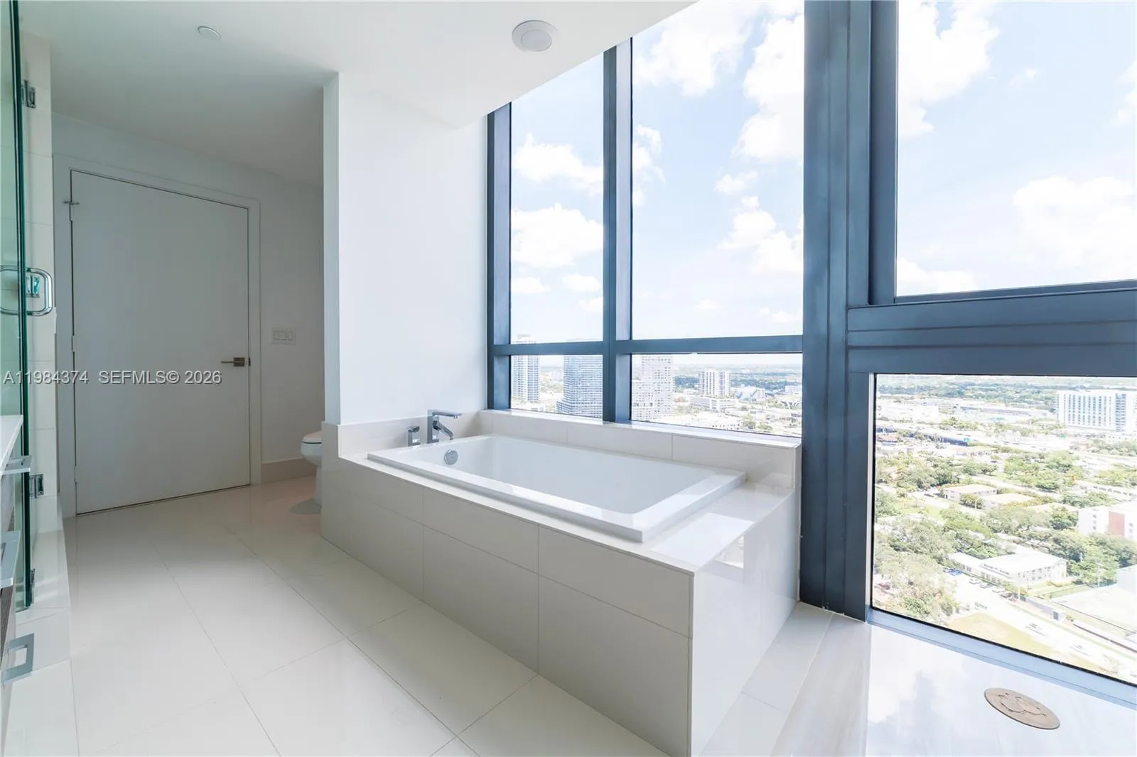 650 Ne 32nd St 2808, Miami, Florida 33137, Miami, Florida 33137, 1 Bedroom Bedrooms, ,1 BathroomBathrooms,Residential Lease,For Rent,650 Ne 32nd St 2808, Miami, Florida 33137,A11984374