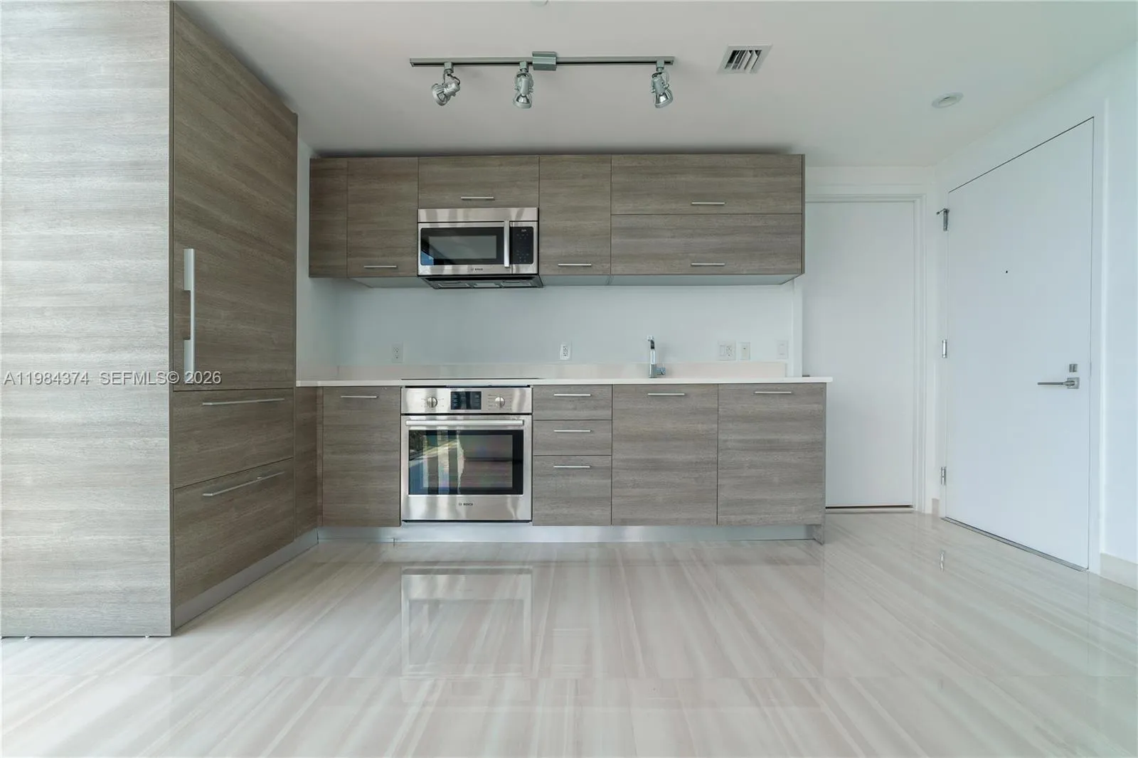 650 Ne 32nd St 2808, Miami, Florida 33137, Miami, Florida 33137, 1 Bedroom Bedrooms, ,1 BathroomBathrooms,Residential Lease,For Rent,650 Ne 32nd St 2808, Miami, Florida 33137,A11984374