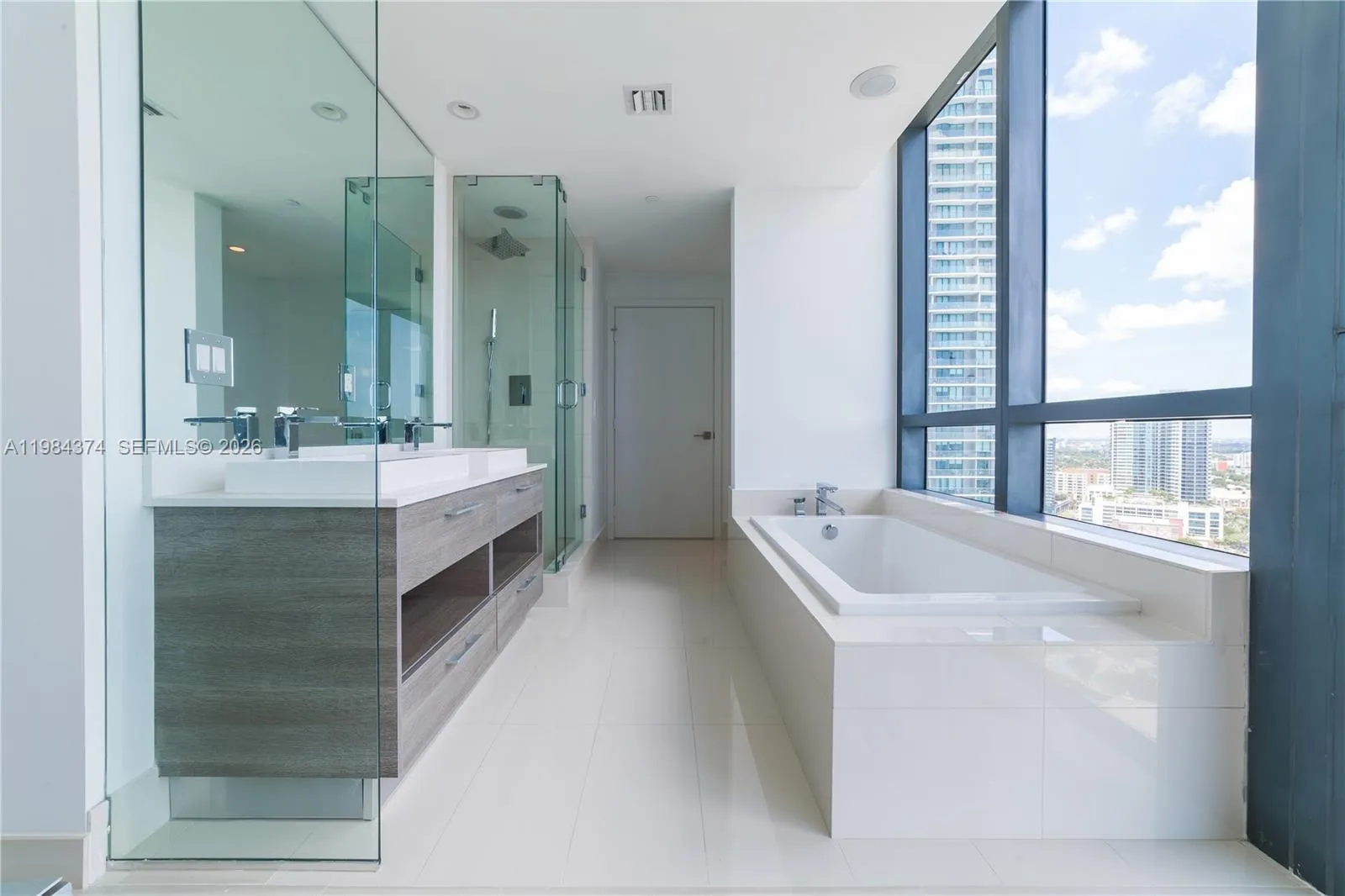 650 Ne 32nd St 2808, Miami, Florida 33137, Miami, Florida 33137, 1 Bedroom Bedrooms, ,1 BathroomBathrooms,Residential Lease,For Rent,650 Ne 32nd St 2808, Miami, Florida 33137,A11984374