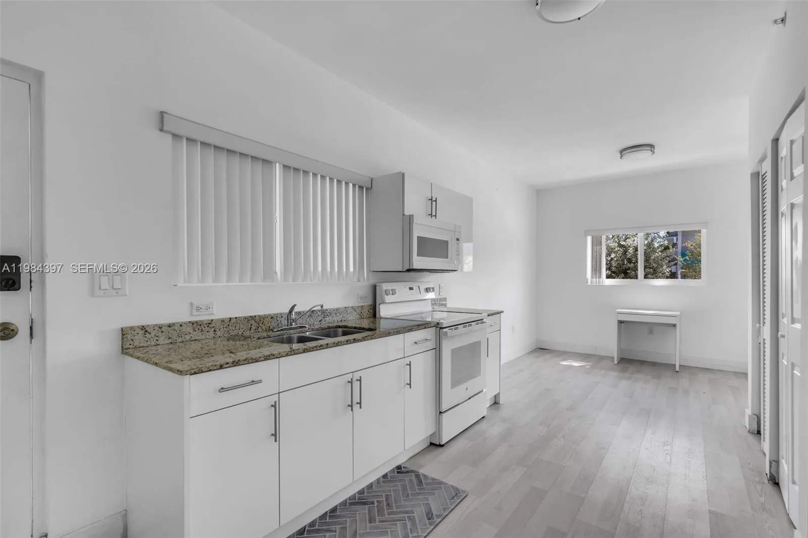 Miami, Florida 33128, 1 Bedroom Bedrooms, ,1 BathroomBathrooms,Residential Lease,For Rent,A11984397