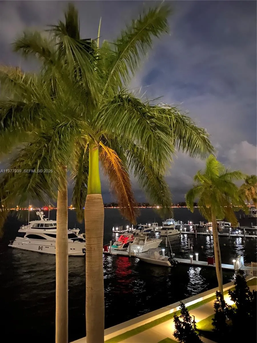 1541 Brickell Ave B403, Miami, Florida 33129, Miami, Florida 33129, 2 Bedrooms Bedrooms, ,2 BathroomsBathrooms,Residential Lease,For Rent,1541 Brickell Ave B403, Miami, Florida 33129,A11977939