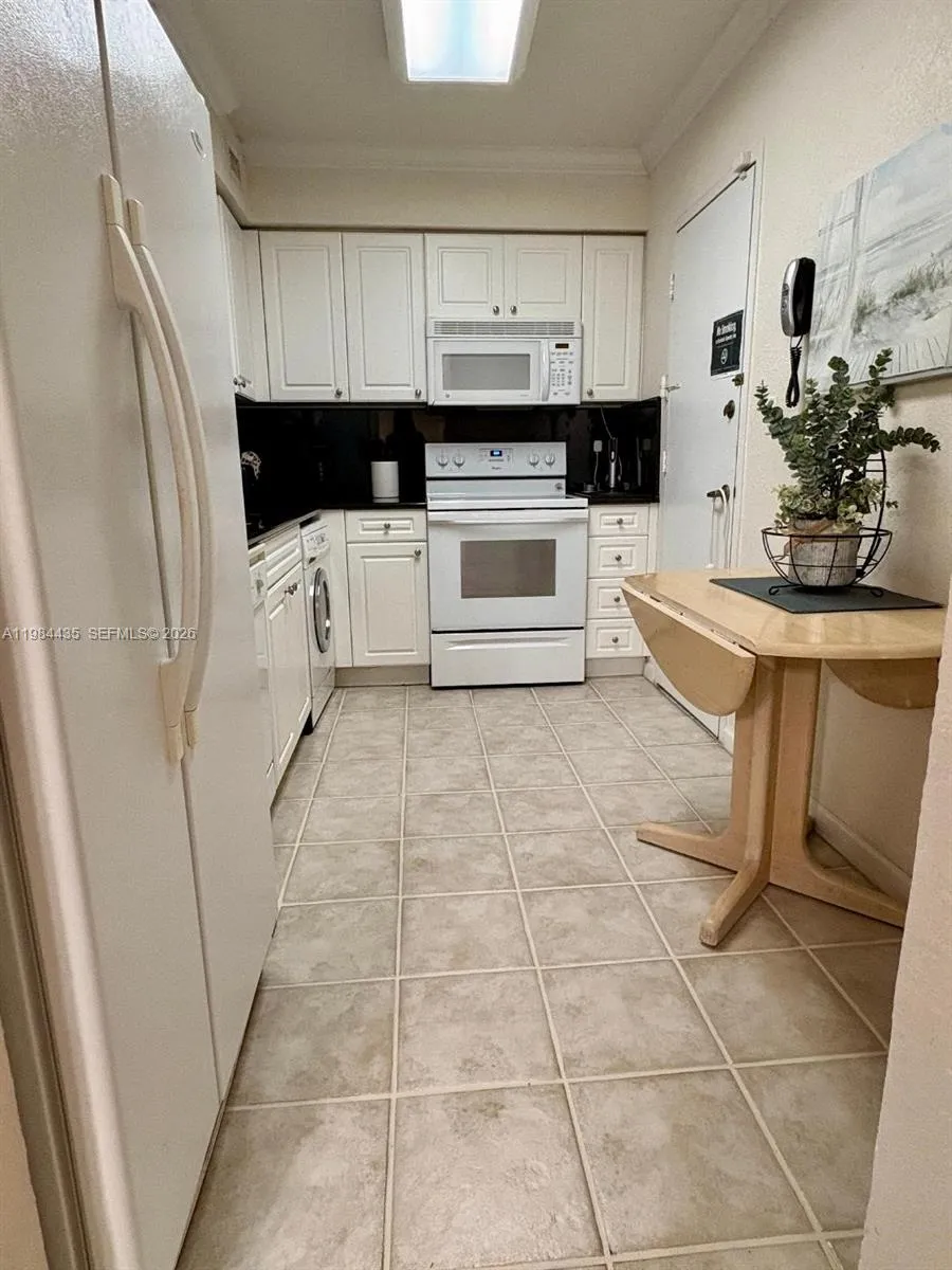 2501 S Ocean Dr 429, Hollywood, Florida 33019, Hollywood, Florida 33019, 1 Bedroom Bedrooms, ,1 BathroomBathrooms,Residential Lease,For Rent,2501 S Ocean Dr 429, Hollywood, Florida 33019,A11984435