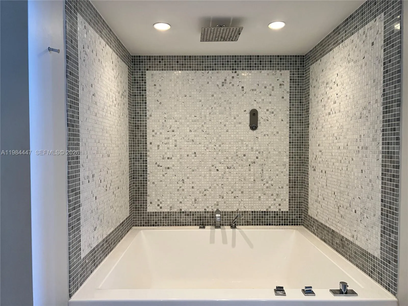 200 Biscayne Boulevard Way 3610, Miami, Florida 33, Miami, Florida 33131, 1 Bedroom Bedrooms, ,1 BathroomBathrooms,Residential Lease,For Rent,200 Biscayne Boulevard Way 3610, Miami, Florida 33,A11984447