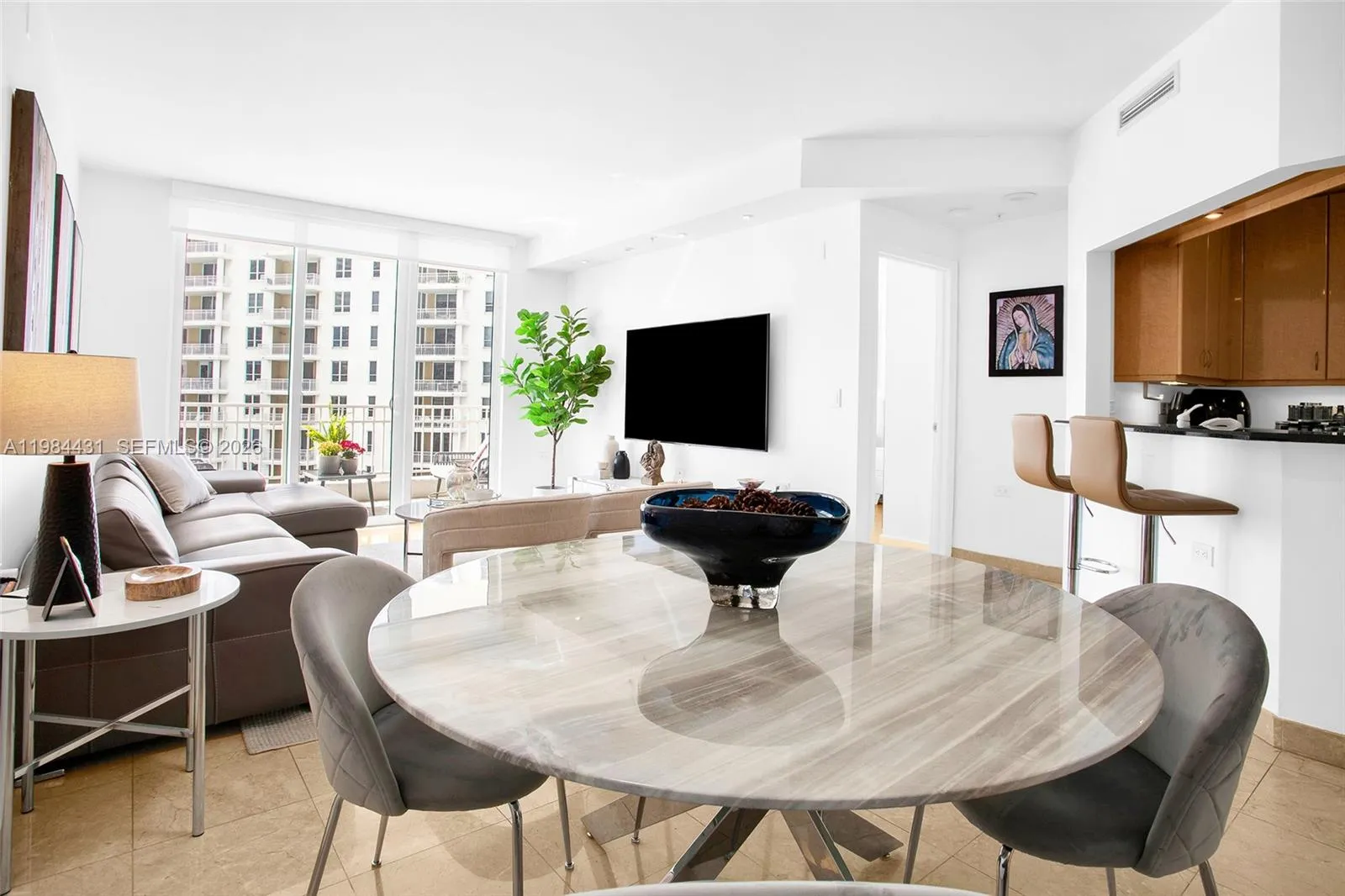 801 Brickell Key Blvd 907, Miami, Florida 33131, Miami, Florida 33131, 1 Bedroom Bedrooms, ,2 BathroomsBathrooms,Residential Lease,For Rent,801 Brickell Key Blvd 907, Miami, Florida 33131,A11984431